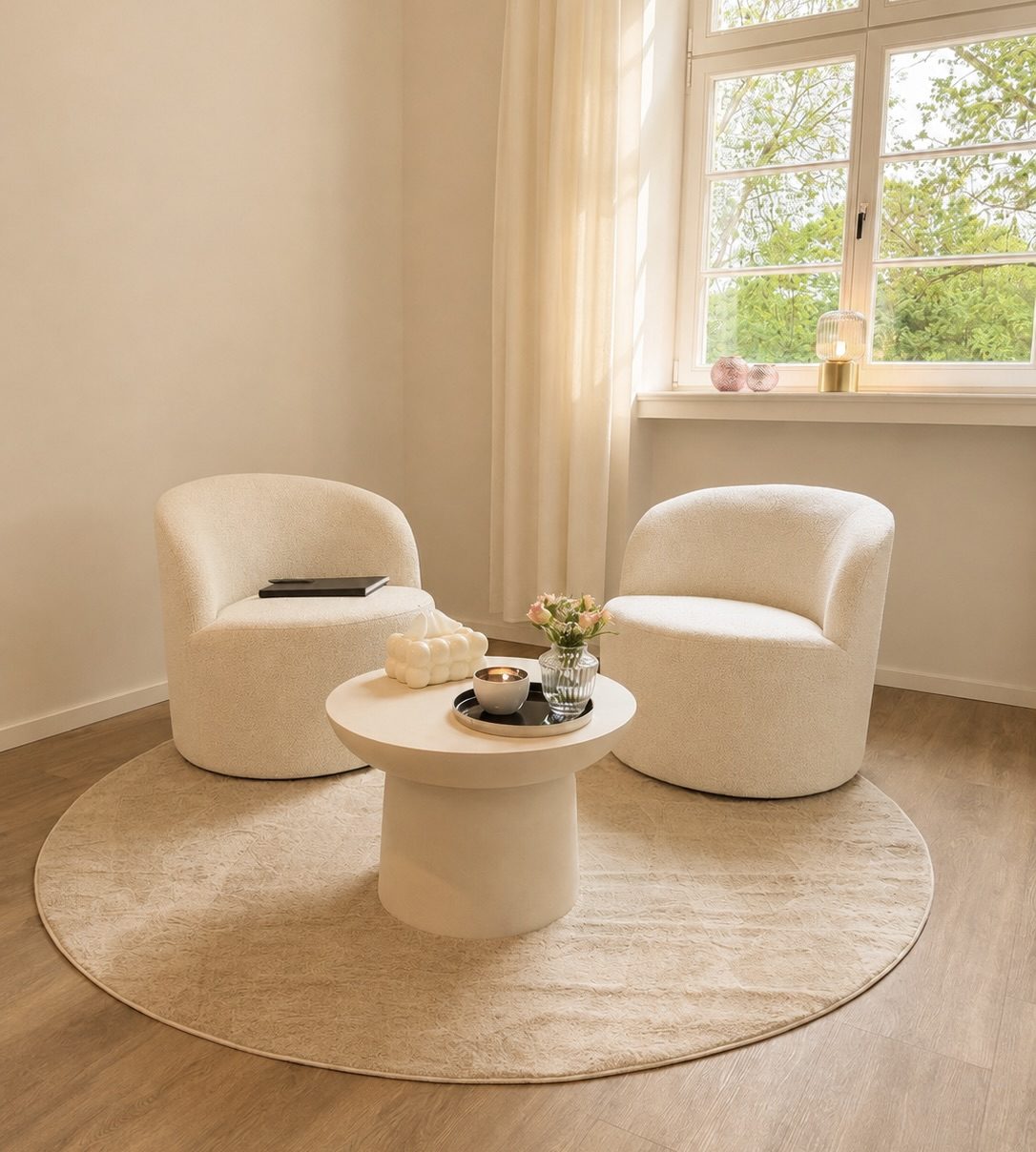 Coaching-Raum im Haus Breitmaar mit Bouclé-Sofa und Naturblick